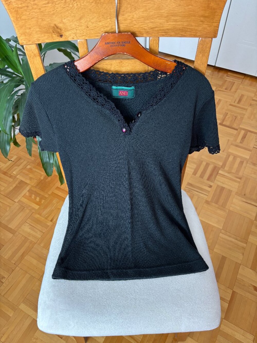 Vintage 90s Textured Black Top Crocheted V-neckline – XS
